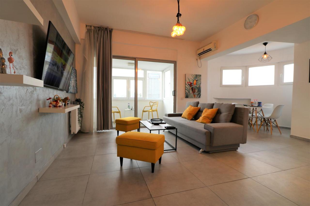 Serenity Heights Apartment: A Panoramic Haven Near Old Town - Free Minibar Βουκουρέστι Εξωτερικό φωτογραφία