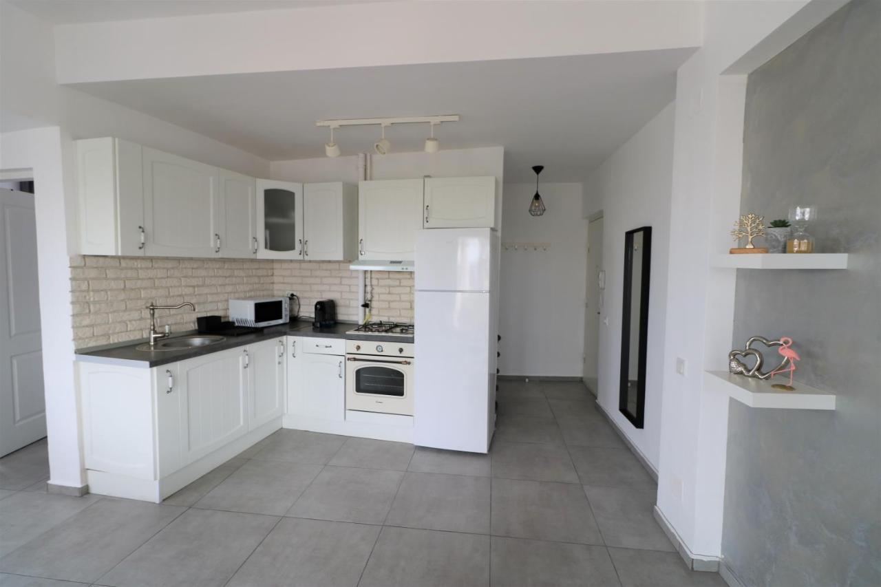 Serenity Heights Apartment: A Panoramic Haven Near Old Town - Free Minibar Βουκουρέστι Εξωτερικό φωτογραφία