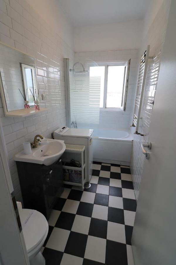 Serenity Heights Apartment: A Panoramic Haven Near Old Town - Free Minibar Βουκουρέστι Εξωτερικό φωτογραφία
