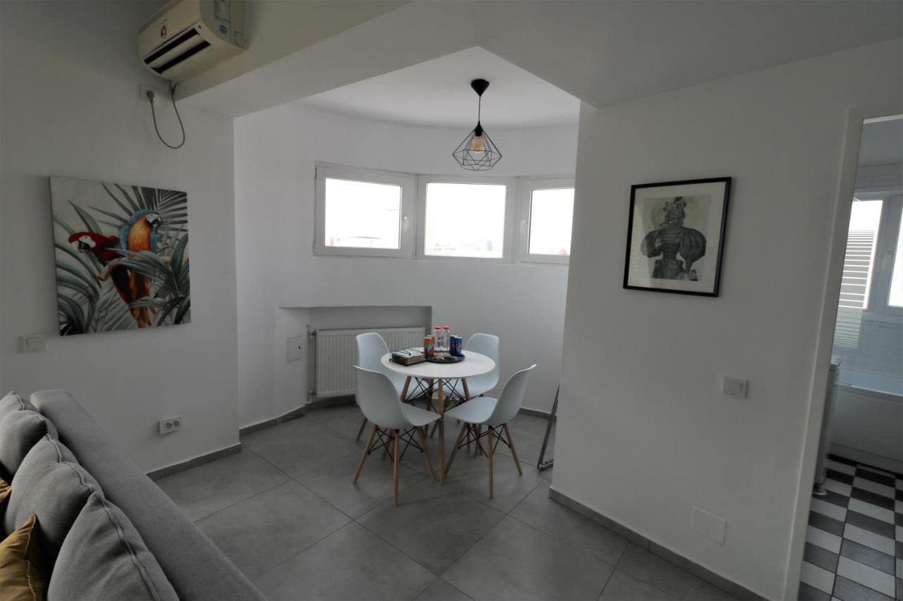 Serenity Heights Apartment: A Panoramic Haven Near Old Town - Free Minibar Βουκουρέστι Εξωτερικό φωτογραφία