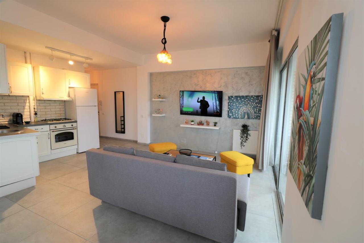 Serenity Heights Apartment: A Panoramic Haven Near Old Town - Free Minibar Βουκουρέστι Εξωτερικό φωτογραφία