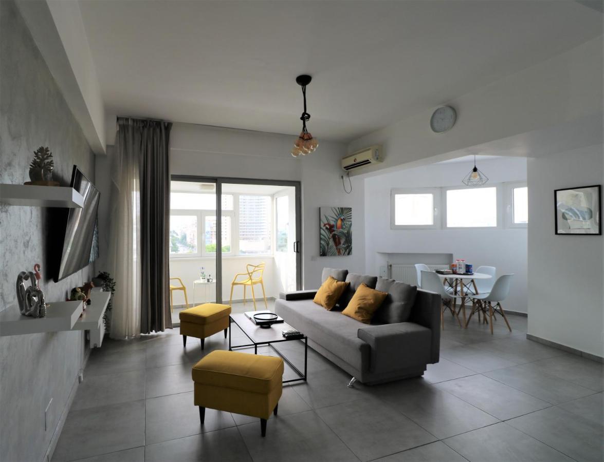 Serenity Heights Apartment: A Panoramic Haven Near Old Town - Free Minibar Βουκουρέστι Εξωτερικό φωτογραφία