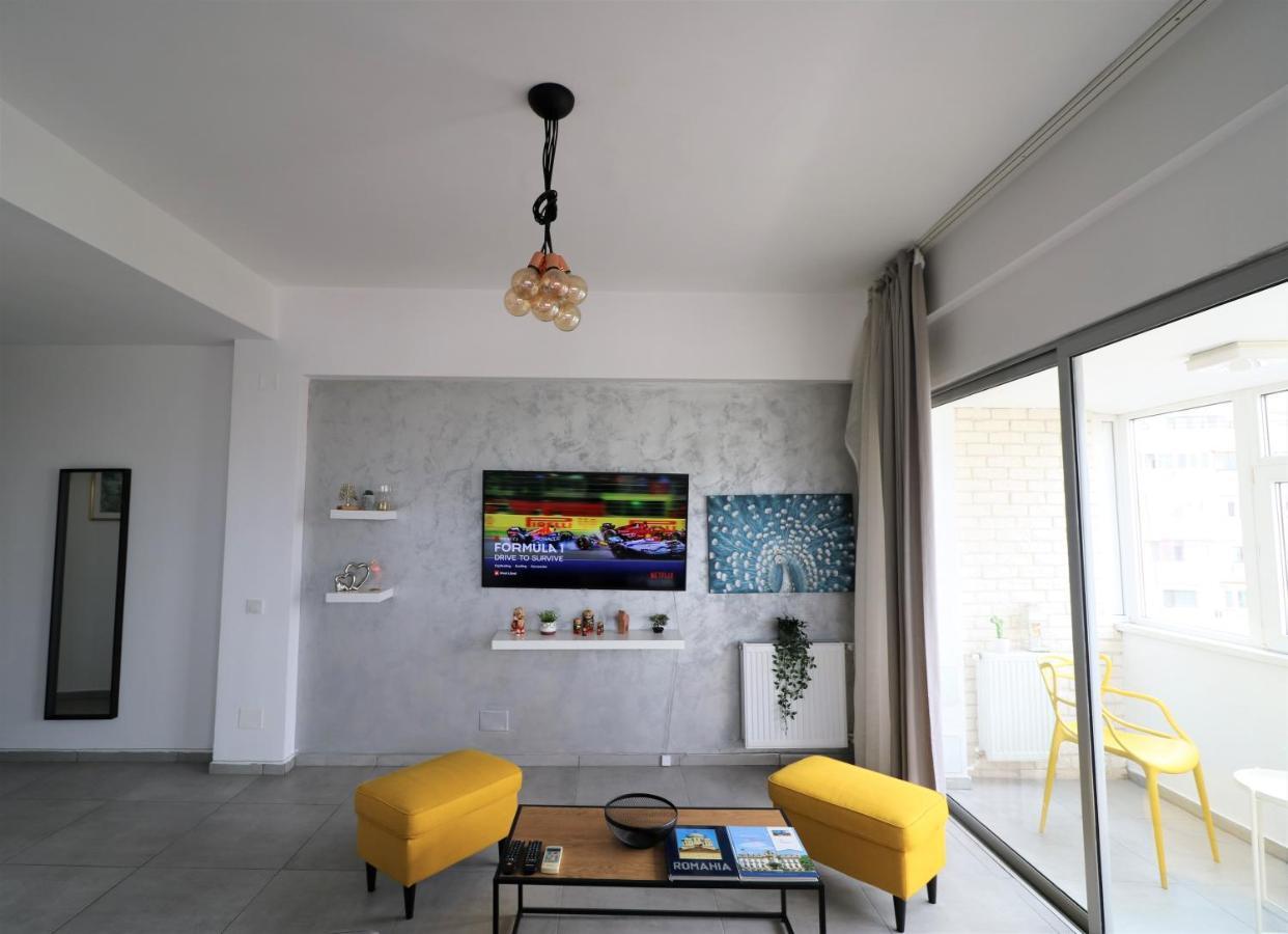 Serenity Heights Apartment: A Panoramic Haven Near Old Town - Free Minibar Βουκουρέστι Εξωτερικό φωτογραφία