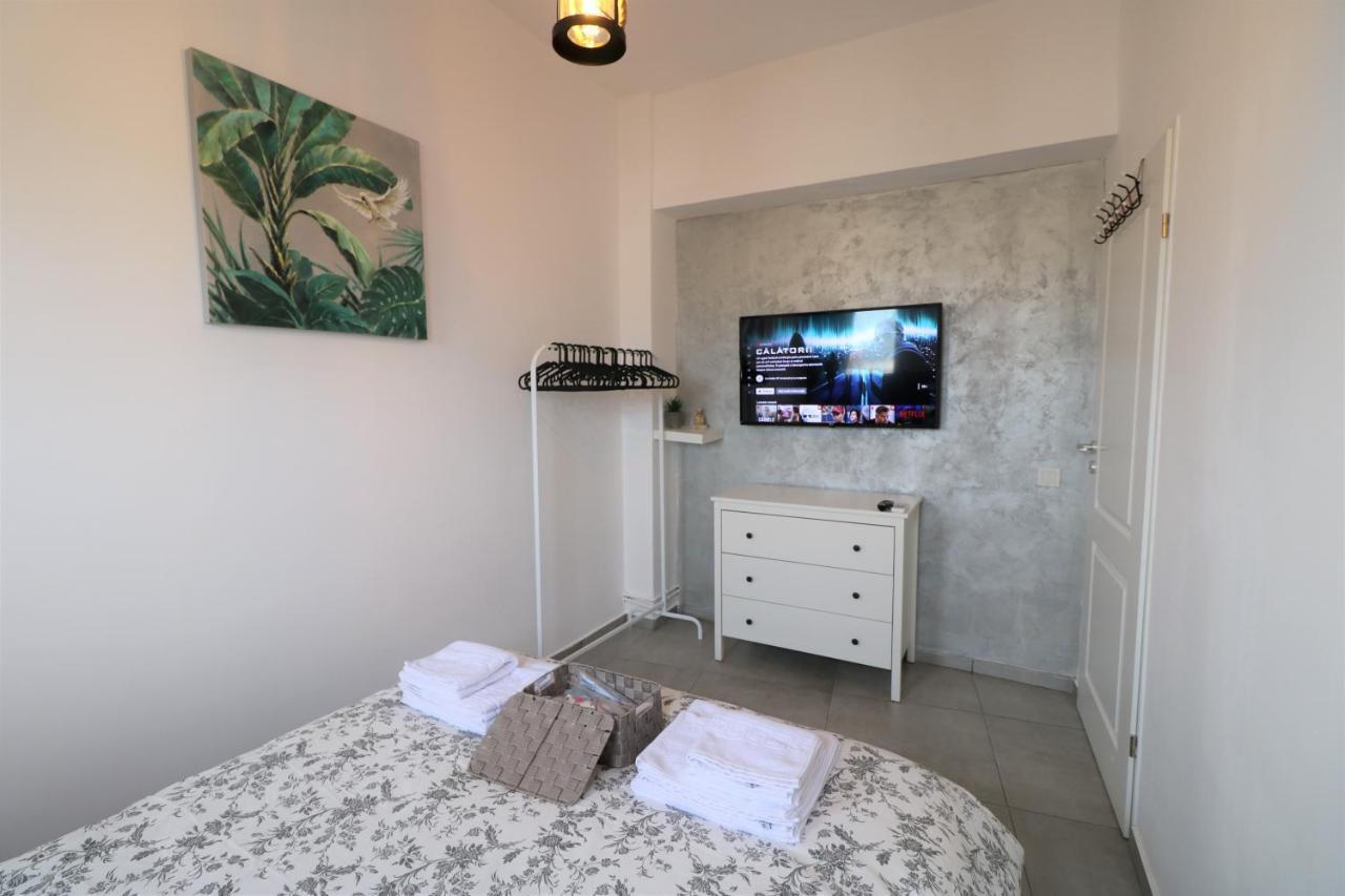 Serenity Heights Apartment: A Panoramic Haven Near Old Town - Free Minibar Βουκουρέστι Εξωτερικό φωτογραφία