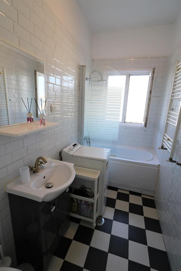 Serenity Heights Apartment: A Panoramic Haven Near Old Town - Free Minibar Βουκουρέστι Εξωτερικό φωτογραφία