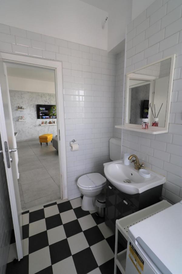 Serenity Heights Apartment: A Panoramic Haven Near Old Town - Free Minibar Βουκουρέστι Εξωτερικό φωτογραφία