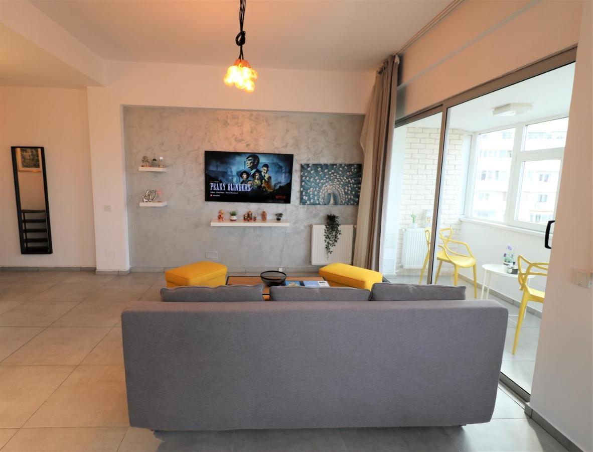 Serenity Heights Apartment: A Panoramic Haven Near Old Town - Free Minibar Βουκουρέστι Εξωτερικό φωτογραφία