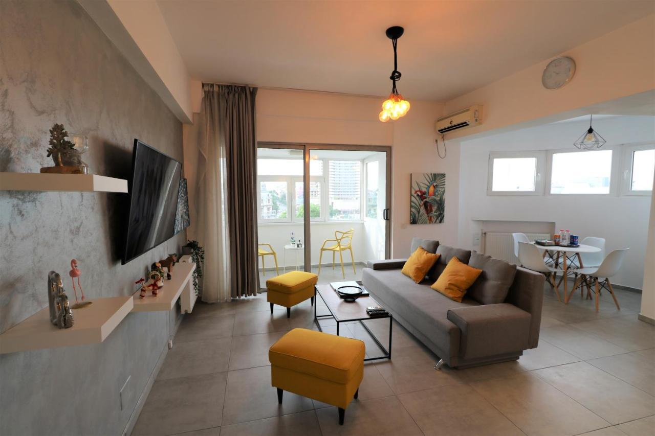 Serenity Heights Apartment: A Panoramic Haven Near Old Town - Free Minibar Βουκουρέστι Εξωτερικό φωτογραφία