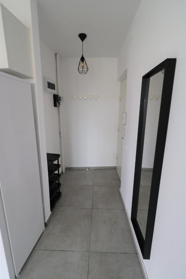 Serenity Heights Apartment: A Panoramic Haven Near Old Town - Free Minibar Βουκουρέστι Εξωτερικό φωτογραφία