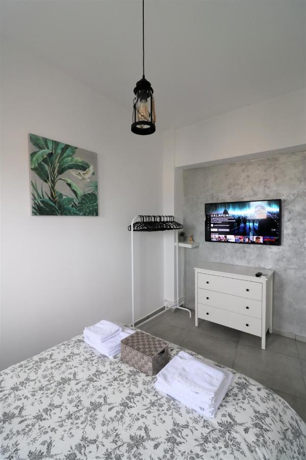 Serenity Heights Apartment: A Panoramic Haven Near Old Town - Free Minibar Βουκουρέστι Εξωτερικό φωτογραφία