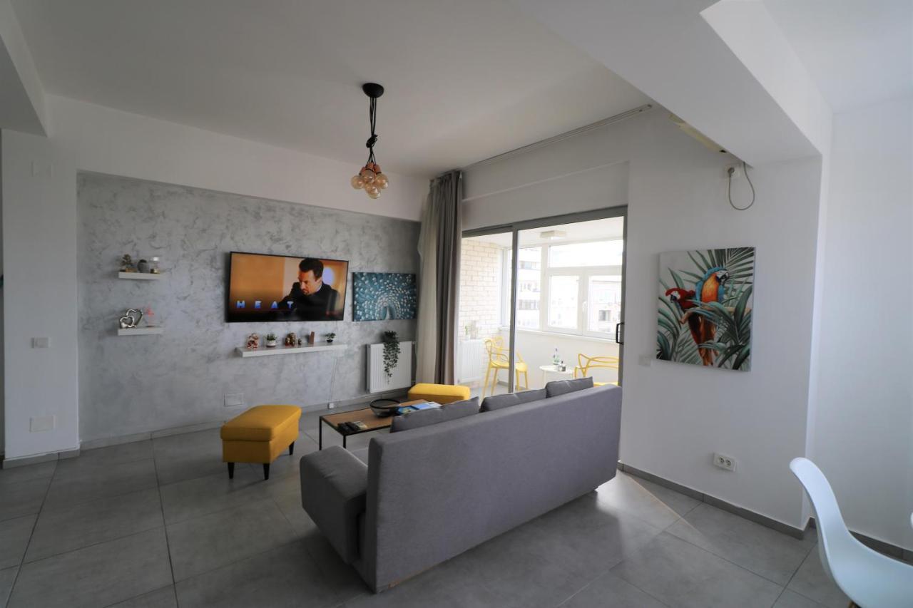 Serenity Heights Apartment: A Panoramic Haven Near Old Town - Free Minibar Βουκουρέστι Εξωτερικό φωτογραφία