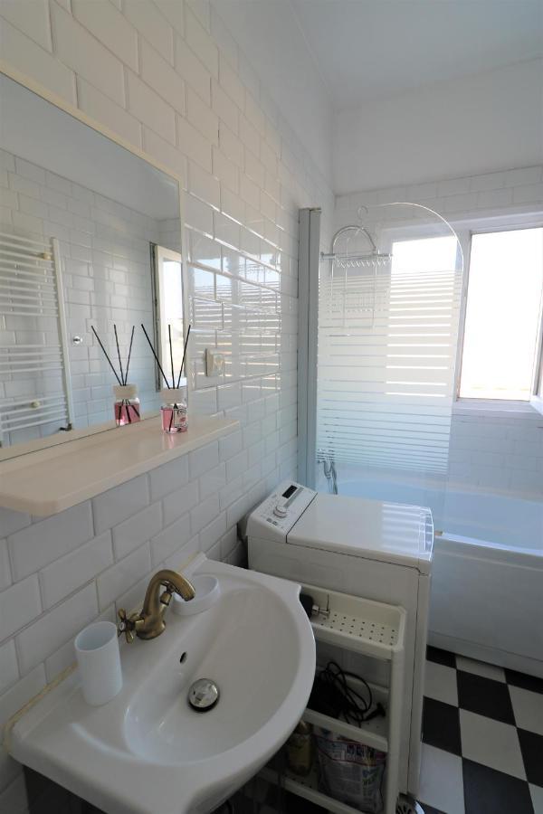 Serenity Heights Apartment: A Panoramic Haven Near Old Town - Free Minibar Βουκουρέστι Εξωτερικό φωτογραφία