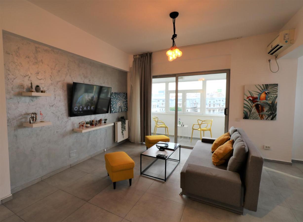 Serenity Heights Apartment: A Panoramic Haven Near Old Town - Free Minibar Βουκουρέστι Εξωτερικό φωτογραφία